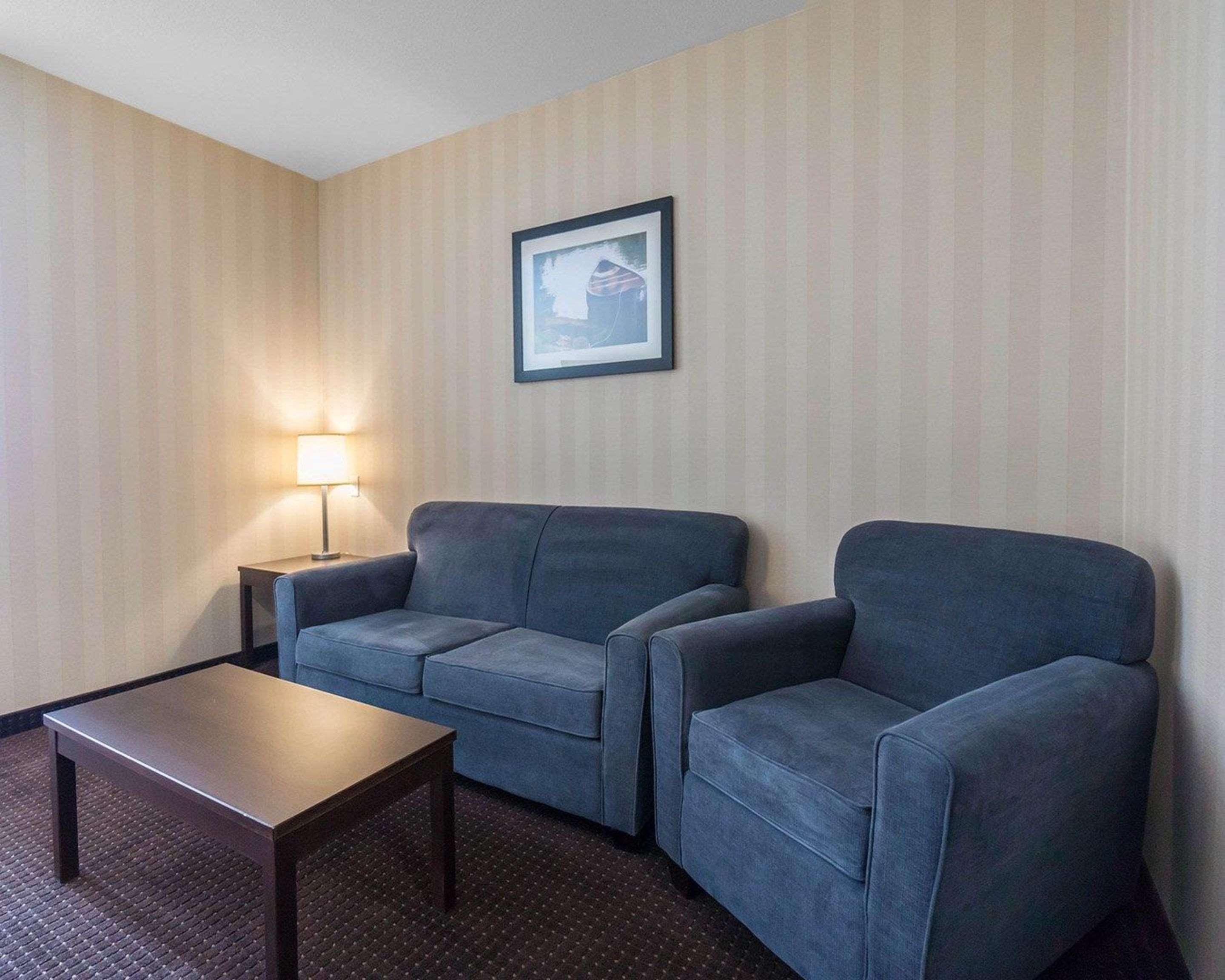 Comfort Inn & Suites Fox Creek Екстериор снимка