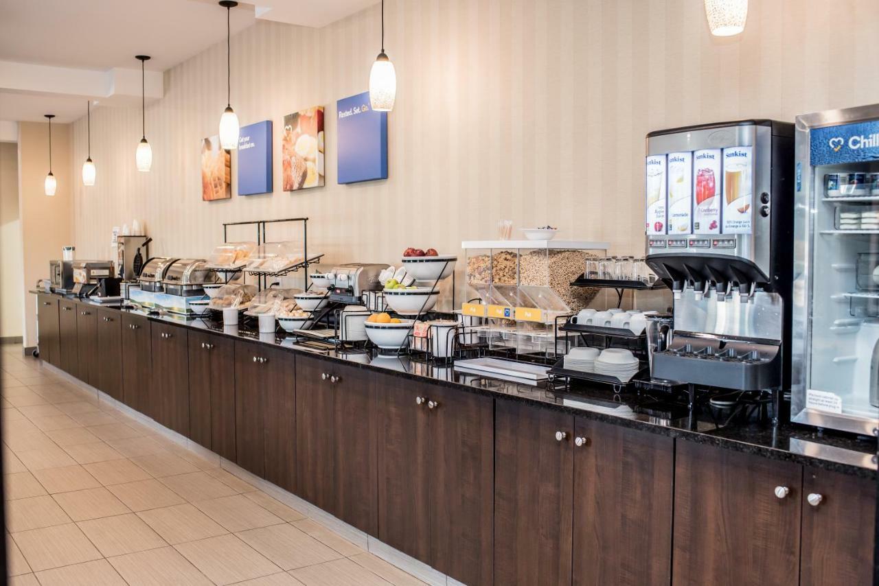Comfort Inn & Suites Fox Creek Екстериор снимка