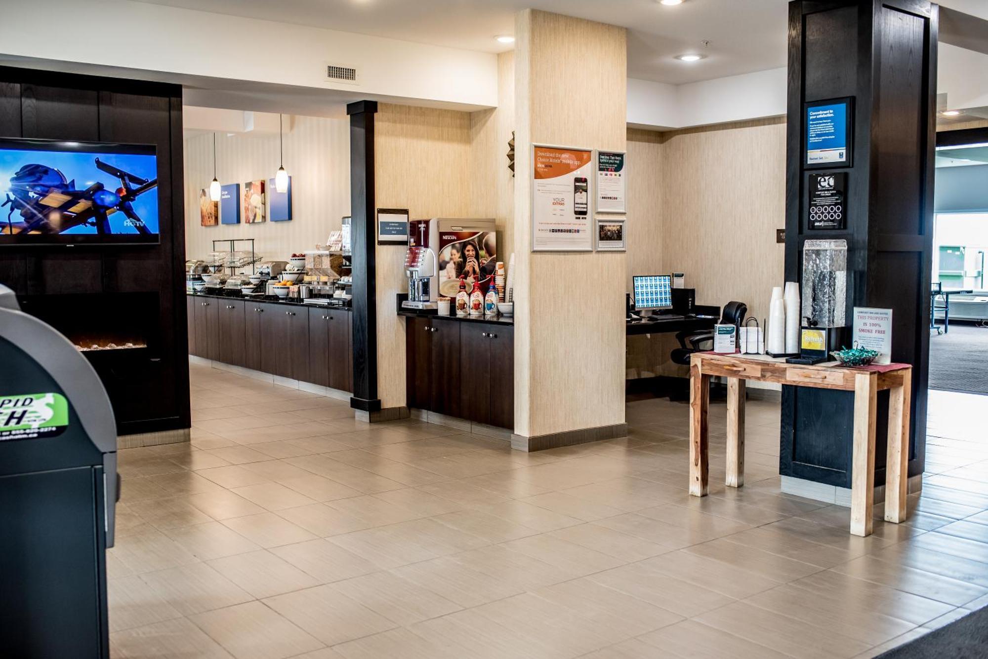 Comfort Inn & Suites Fox Creek Екстериор снимка